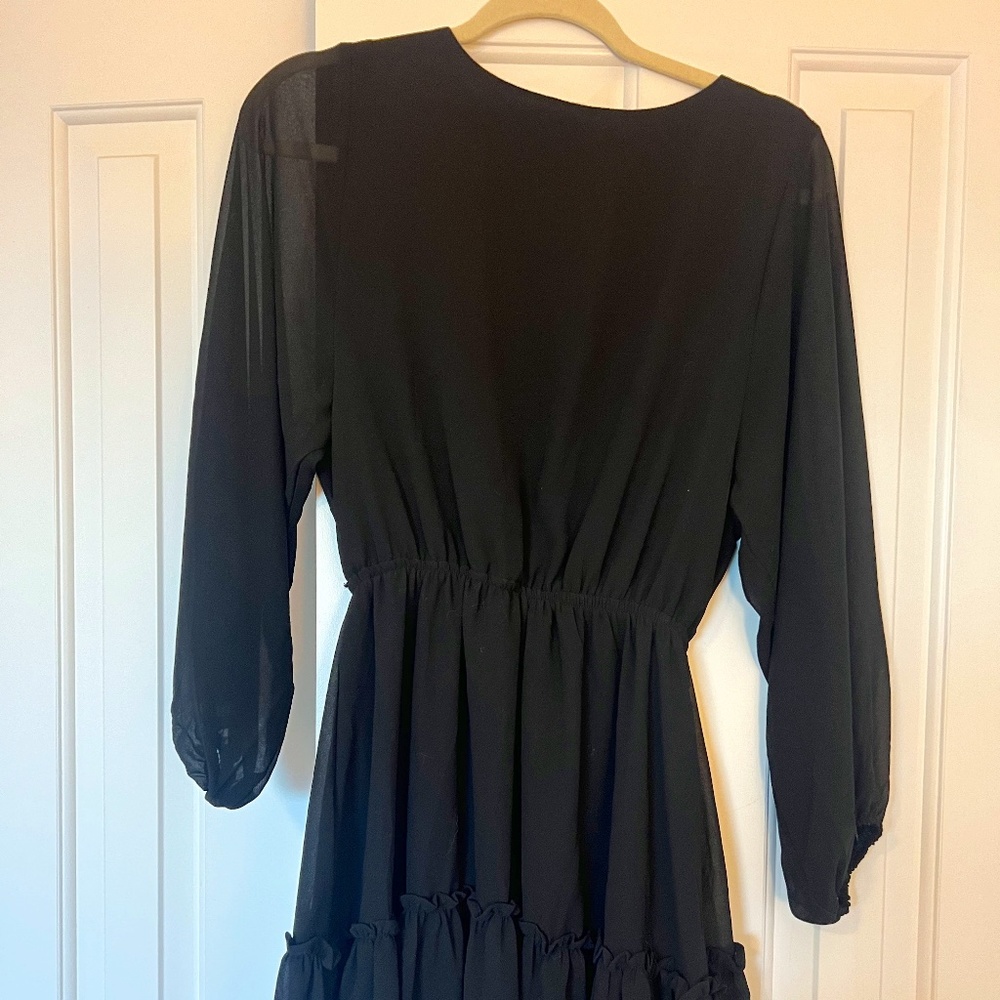 Adorable black minidress - perfect for any occasion!